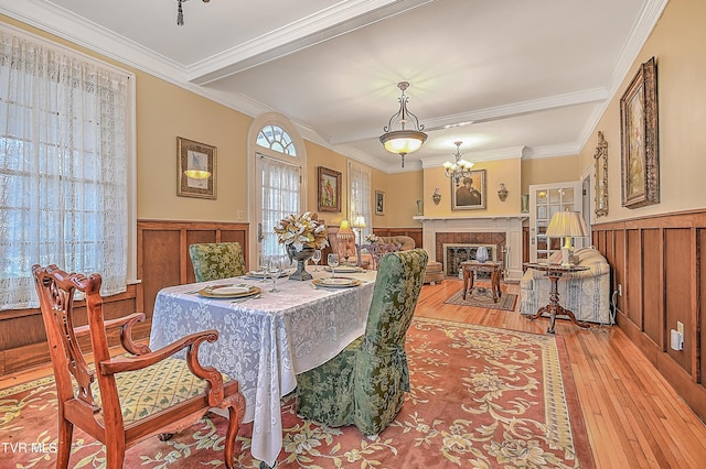 dining space featuring ornamental molding and light hardwood / wood-style floors