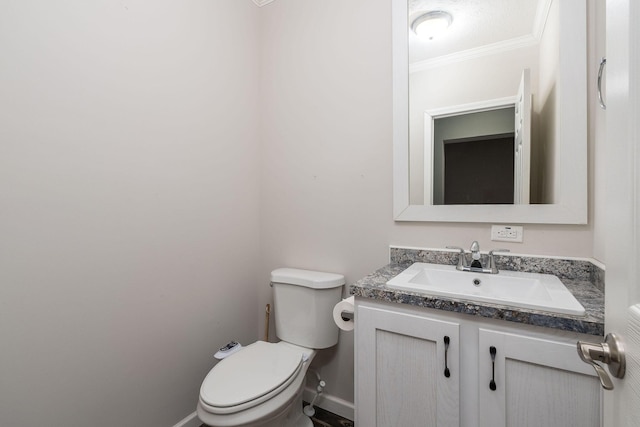 bathroom featuring a textured ceiling, vanity, toilet, and crown molding