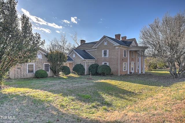 view of front of home with a front yard