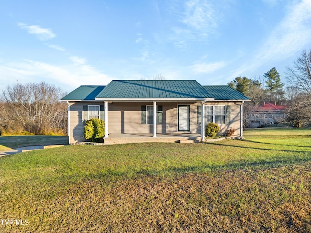 view of front facade featuring a front yard and covered porch