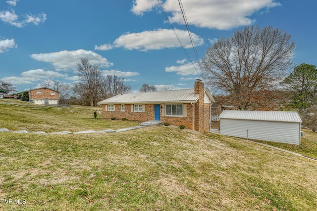 view of front of home featuring a front lawn