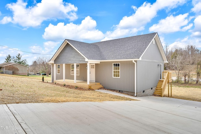 view of front of property with a front lawn