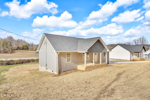 view of front of home with a front lawn and covered porch