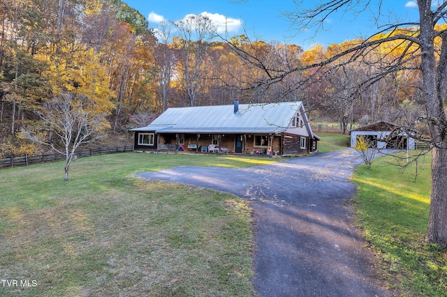 view of front facade with covered porch and a front yard