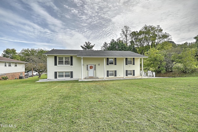 bi-level home featuring a front yard