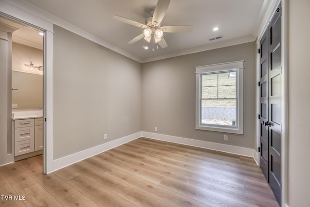 unfurnished room featuring ceiling fan, crown molding, and light hardwood / wood-style floors