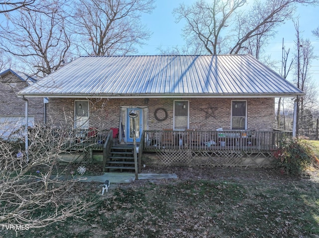 view of front of property featuring a porch