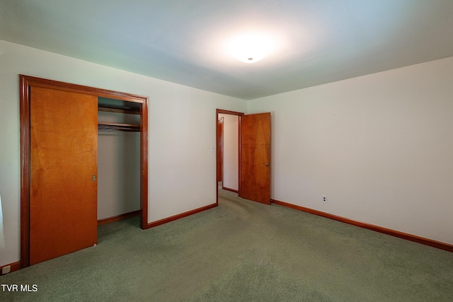 unfurnished bedroom featuring a closet, baseboards, and carpet floors
