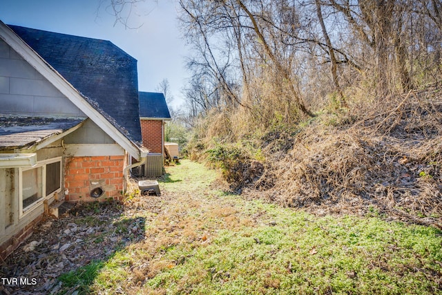 view of yard featuring cooling unit