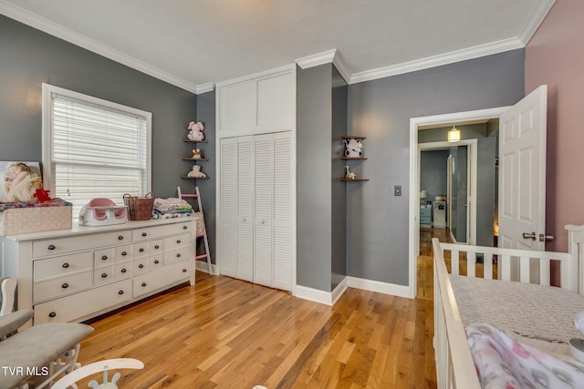 bedroom featuring light hardwood / wood-style floors, ornamental molding, and a closet