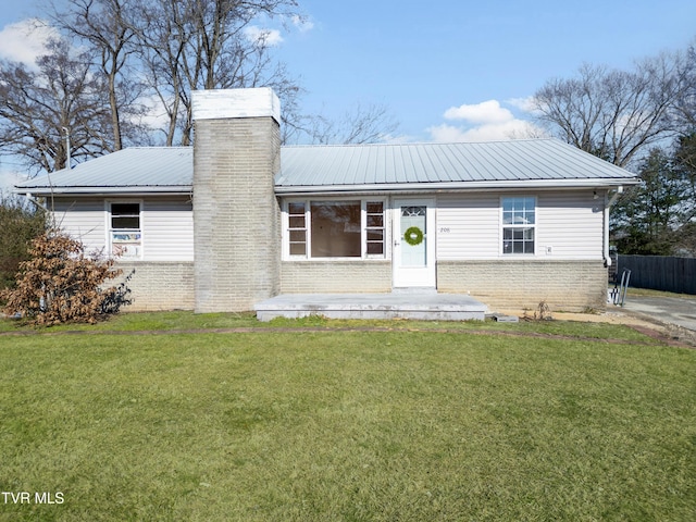 view of front of home with a front lawn