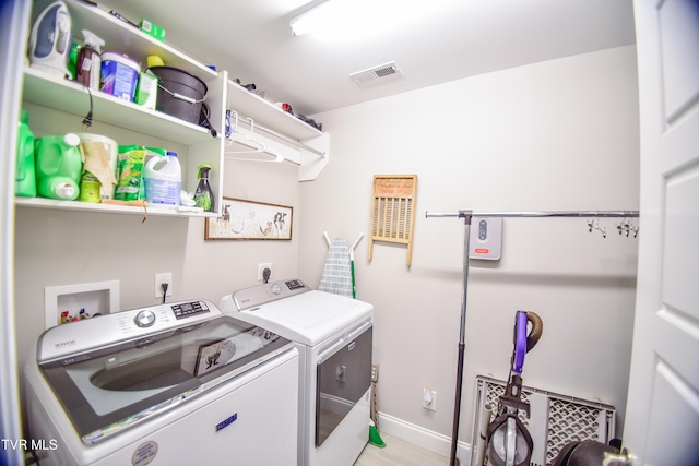 washroom featuring washing machine and clothes dryer