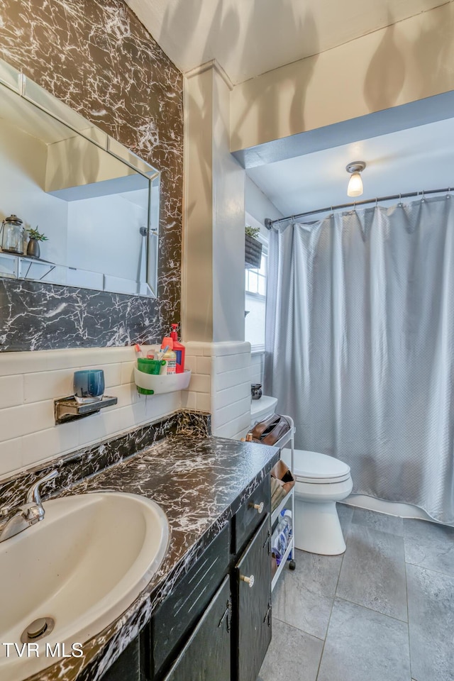 full bathroom featuring vanity, toilet, and shower / bath combo with shower curtain