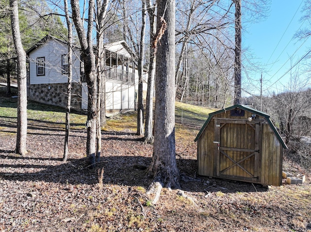 view of outbuilding