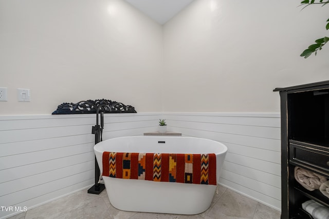 bathroom featuring a bathtub