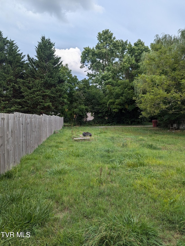 view of yard with a fire pit