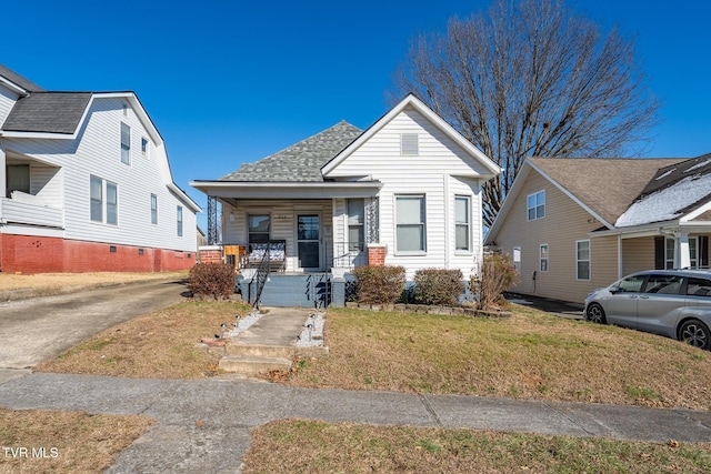 view of front of property with covered porch and a front lawn