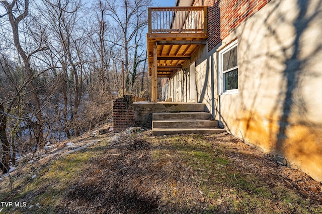 view of yard featuring a balcony