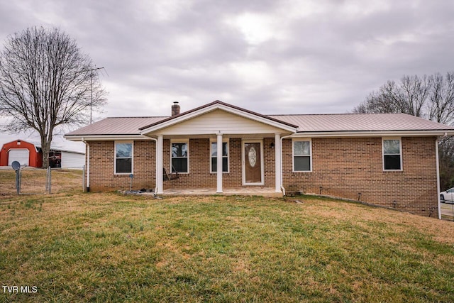 single story home featuring a front yard