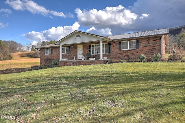 ranch-style home featuring a front lawn and a porch