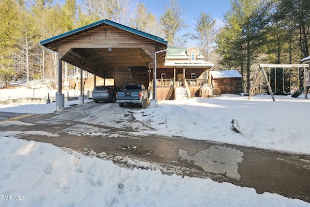 view of front of property featuring covered porch