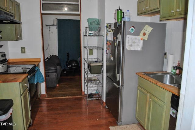 kitchen with stainless steel appliances, green cabinetry, sink, butcher block countertops, and dark hardwood / wood-style floors