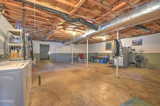 basement featuring washing machine and clothes dryer