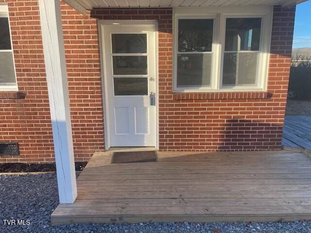 property entrance with a wooden deck