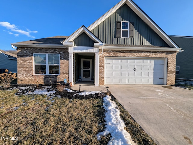 view of front of house featuring a garage