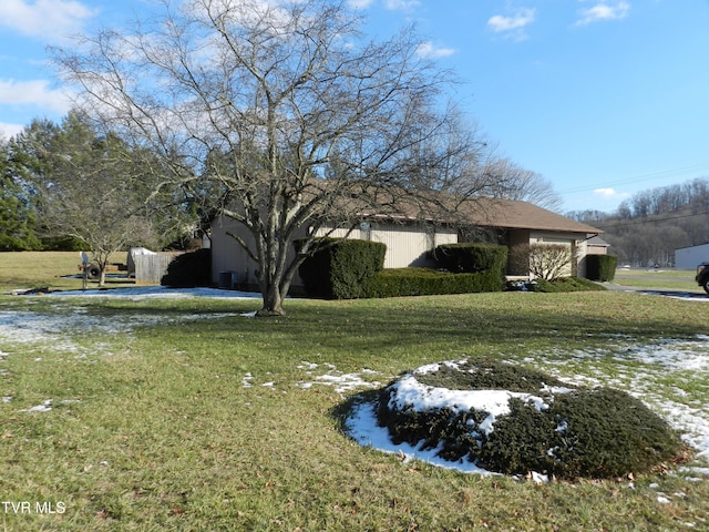 exterior space featuring a lawn