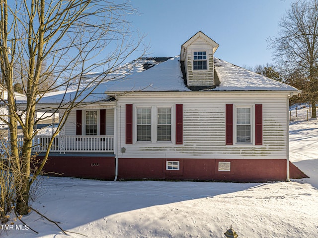 view of front of property featuring a porch