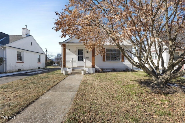 view of front of property with a front lawn