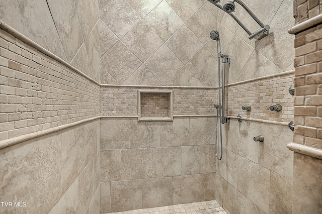 room details featuring a tile shower