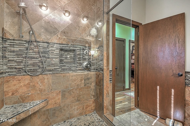 bathroom featuring a tile shower