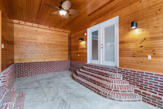 view of patio featuring ceiling fan