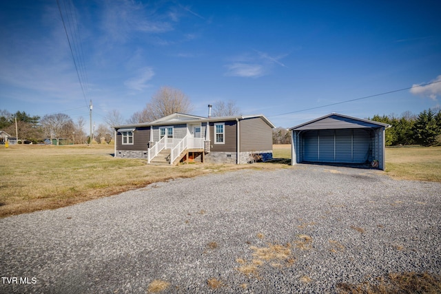 view of front of house featuring a carport and a front lawn