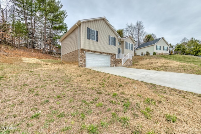 view of front of home with a front yard, an attached garage, and driveway