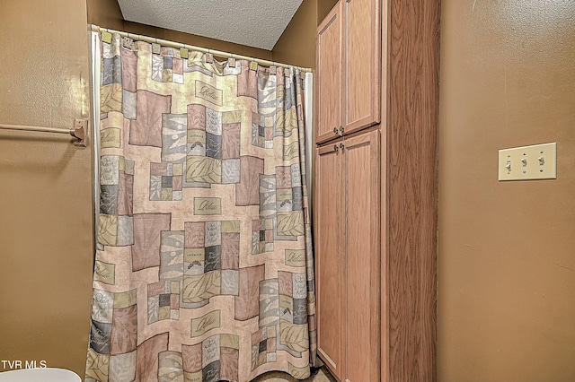 bathroom featuring a textured ceiling