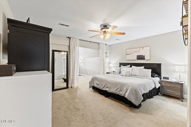 bedroom featuring ceiling fan and a textured ceiling