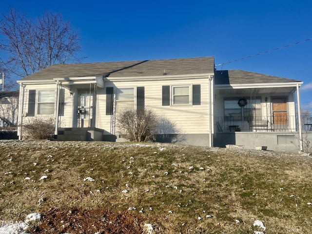 view of front of home with a front yard