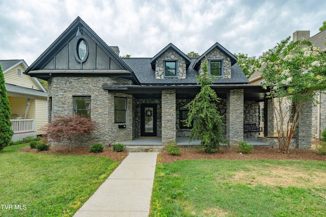 view of front facade featuring covered porch and a front lawn