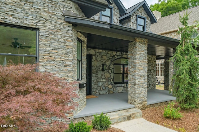 entrance to property featuring covered porch