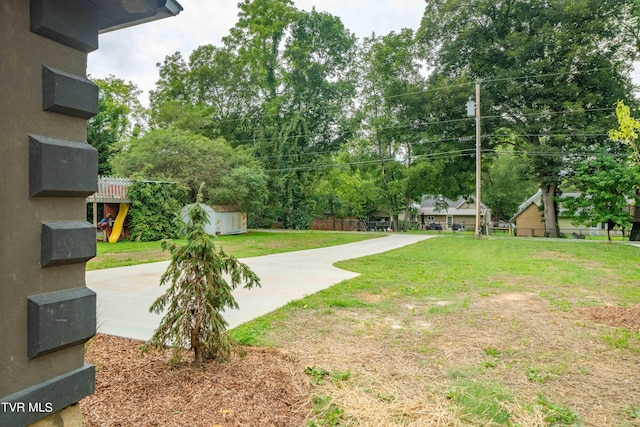 view of yard with a shed