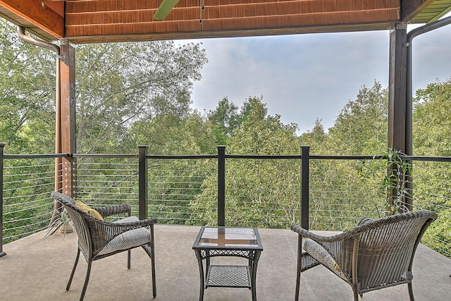 balcony featuring ceiling fan