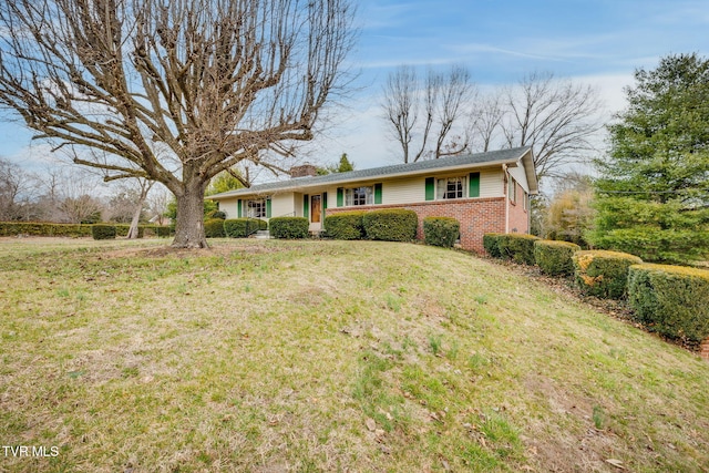 ranch-style house featuring brick siding and a front yard