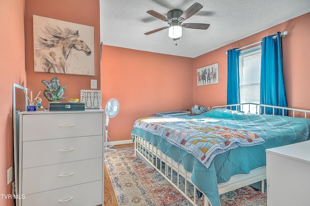 bedroom featuring ceiling fan and a textured ceiling