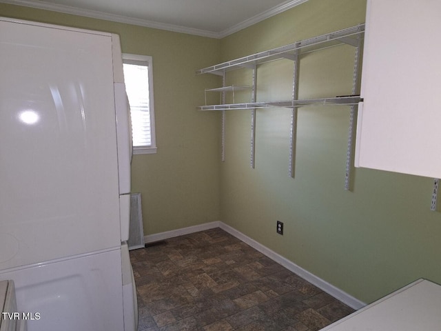 clothes washing area featuring crown molding