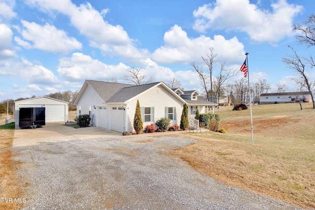 view of front of property featuring a front yard