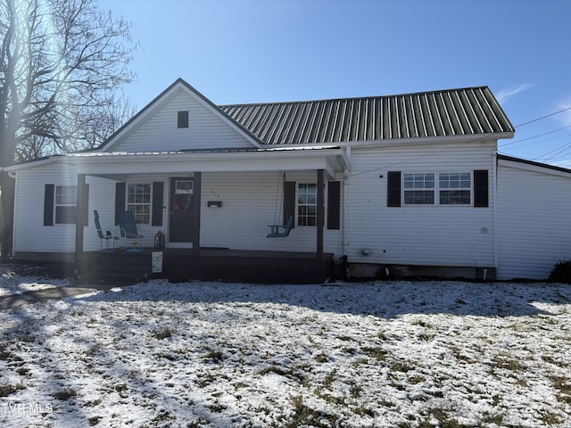 view of front of property featuring a porch