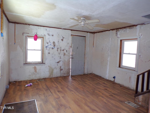 unfurnished room with dark hardwood / wood-style flooring, plenty of natural light, and ceiling fan